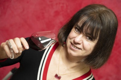 GIRONDE (33) GREZILLAC, MARIE LAURENCE PORTE, OENOLOGUE, LABORATOIRE OENOSENS // FRANCE, GIRONDE (33) GREZILLAC, MARIE LAURENCE PORTE, OENOLOGIST, OENOSENS LABORATORY